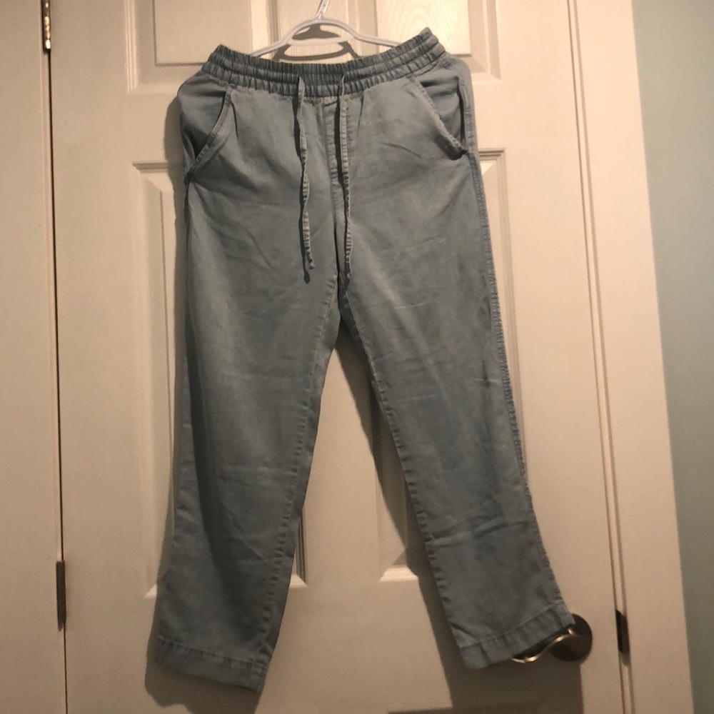 Light blue Gap acid wash stretchy jeggings